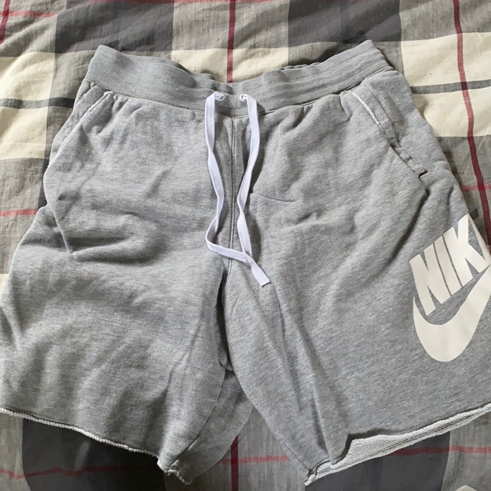 Nike men’s large shorts